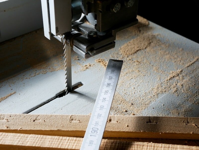 Selecting the Best Bandsaw for Flawless Cuts